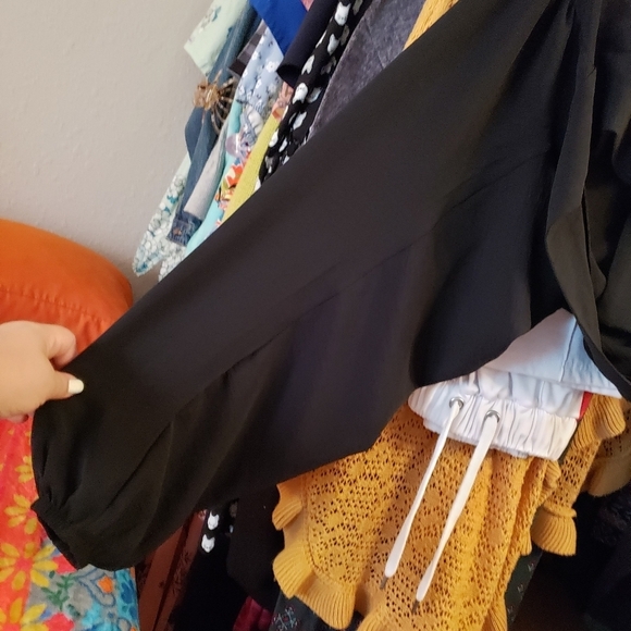 BOOHOO Bell Sleeve Cropped Tie Up Blouse - Picture 7 of 7